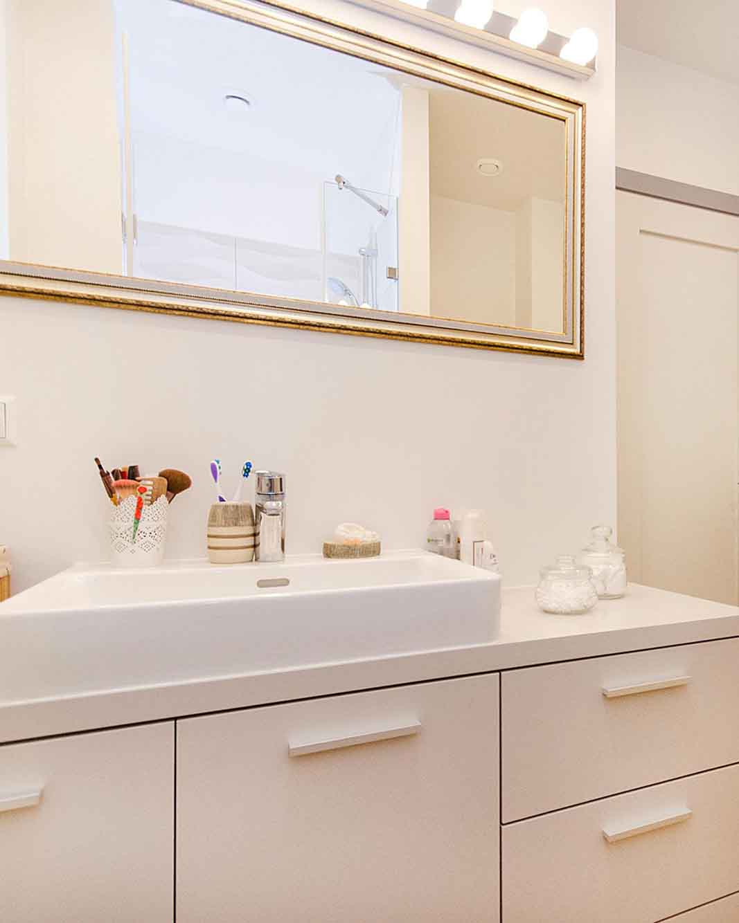 custom bathroom cabinets Michigan
